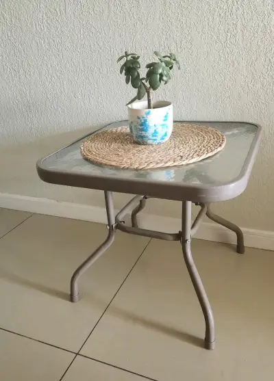 Mesa de jardín cuadrada de vidrio y metal - miniatura 3