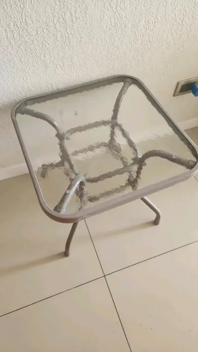 Mesa de jardín cuadrada de vidrio y metal - miniatura 4