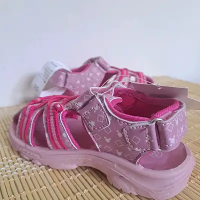 Sandalias rosadas para niña con diseño Minnie - miniatura 5