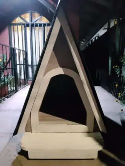 Casa para perro en forma de A con techo negro - miniatura 3
