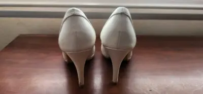 Zapatos de tacón blanco - miniatura 3