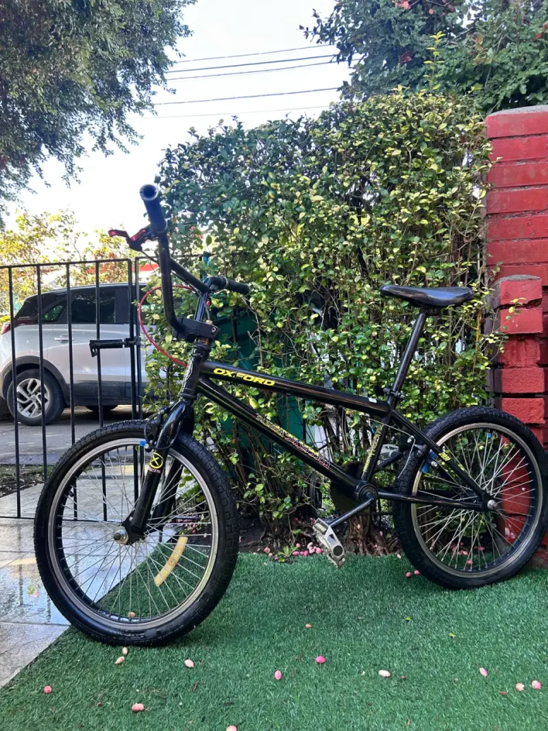 Bicicleta BMX Oxford negra en buen estado - 1