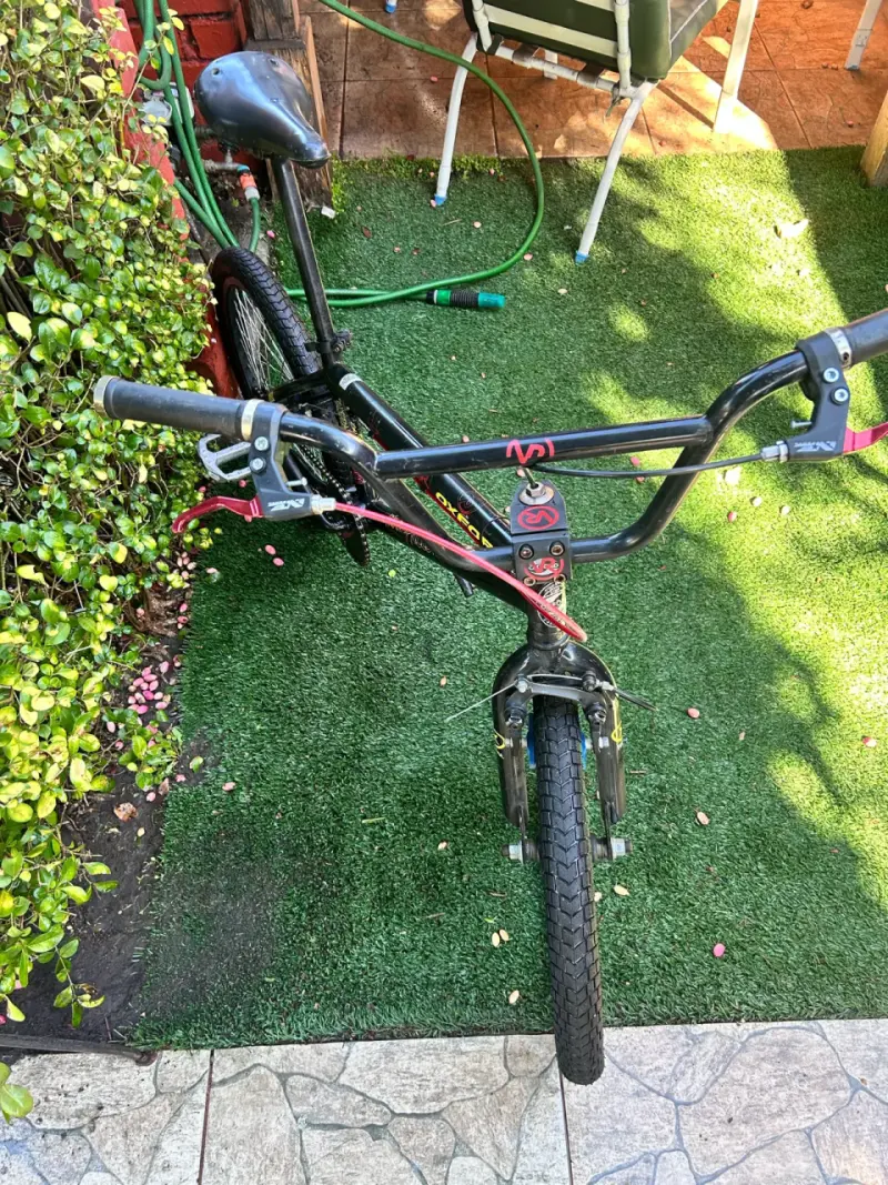 Bicicleta BMX Oxford negra en buen estado - 2