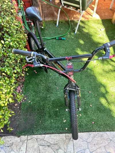 Bicicleta BMX Oxford negra en buen estado - miniatura 2