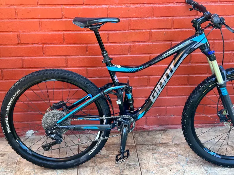 Bicicleta de Montaña Giant con Suspensión RockShox - 2