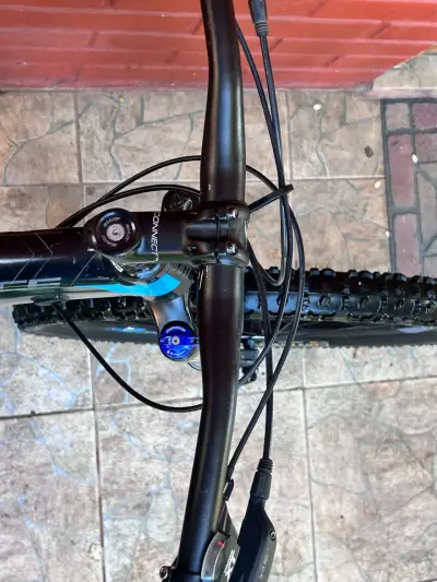 Bicicleta de Montaña Giant con Suspensión RockShox - miniatura 5