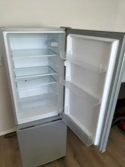 Refrigerador Midea con eficiencia energética A+ - miniatura 3