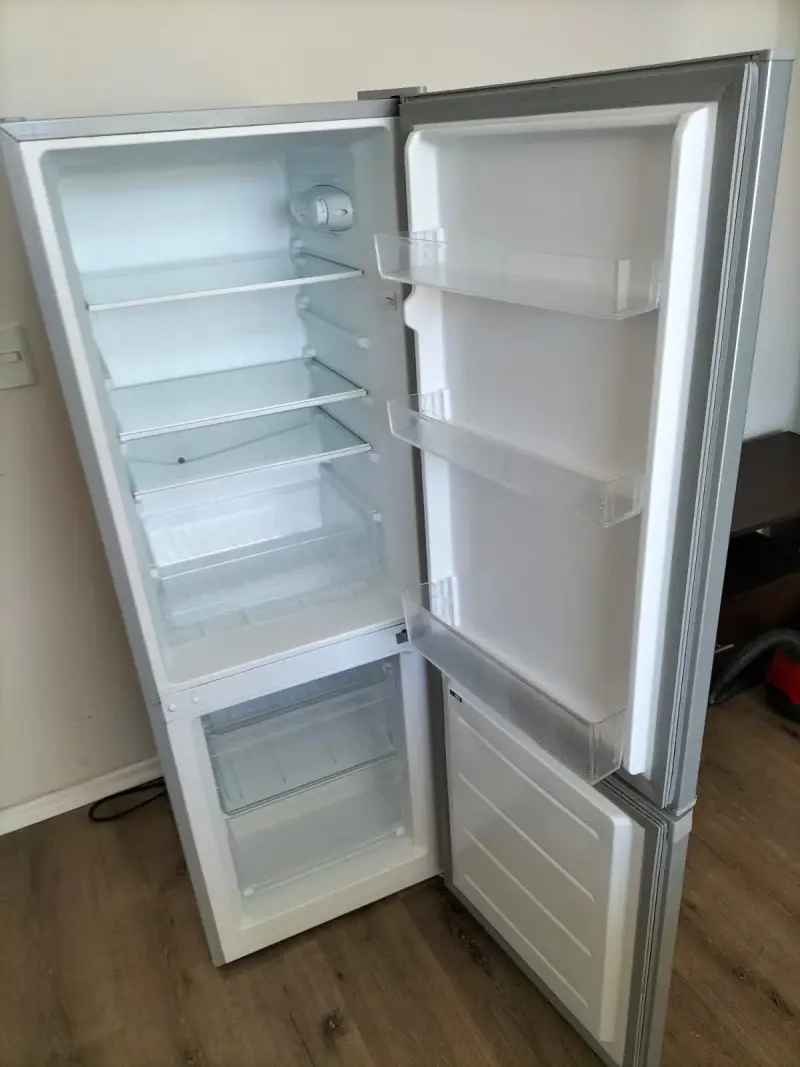 Refrigerador Midea con eficiencia energética A+ - 4