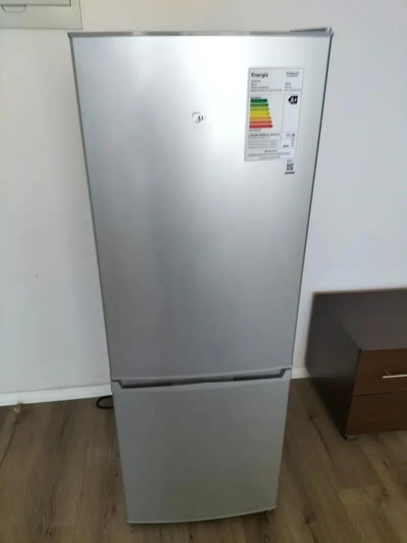 Refrigerador Midea con eficiencia energética A+ - 5