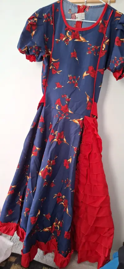 Vestido floral azul con lazo rojo para mujer - miniatura 4