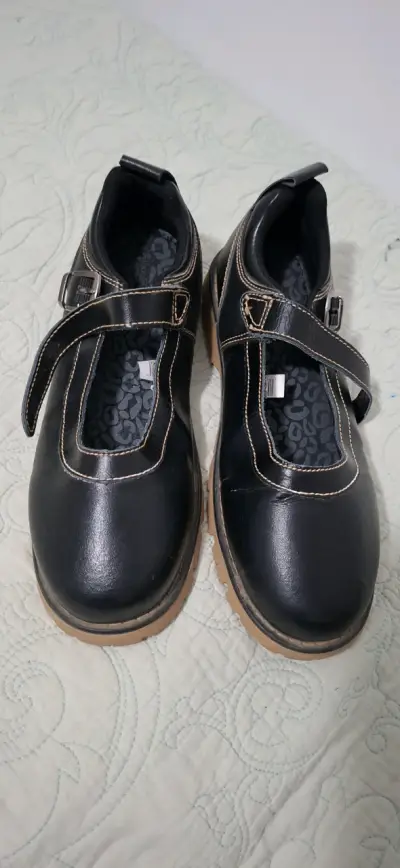 Zapatos escolares negros con hebilla - miniatura 1