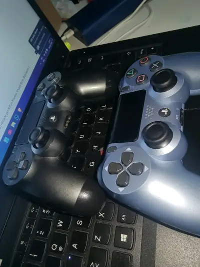 Controladores DualShock 4 para PlayStation 4 - miniatura 1