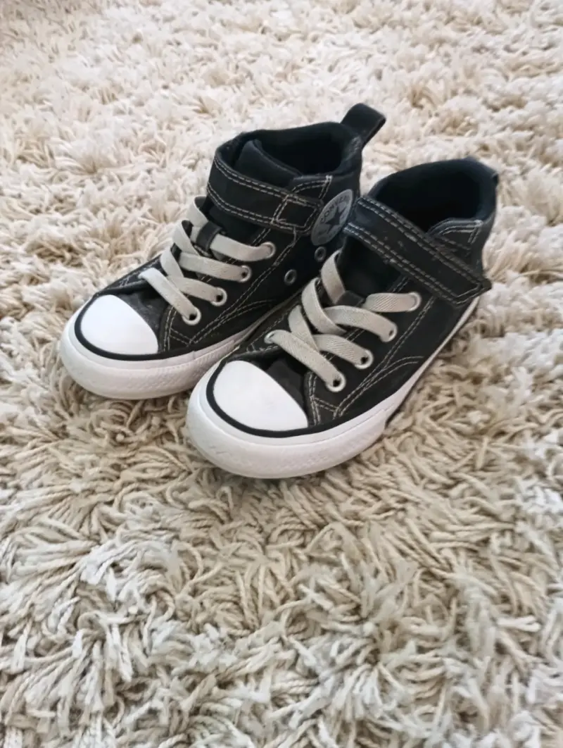 Zapatillas negras para niños Converse talla 28 - 2