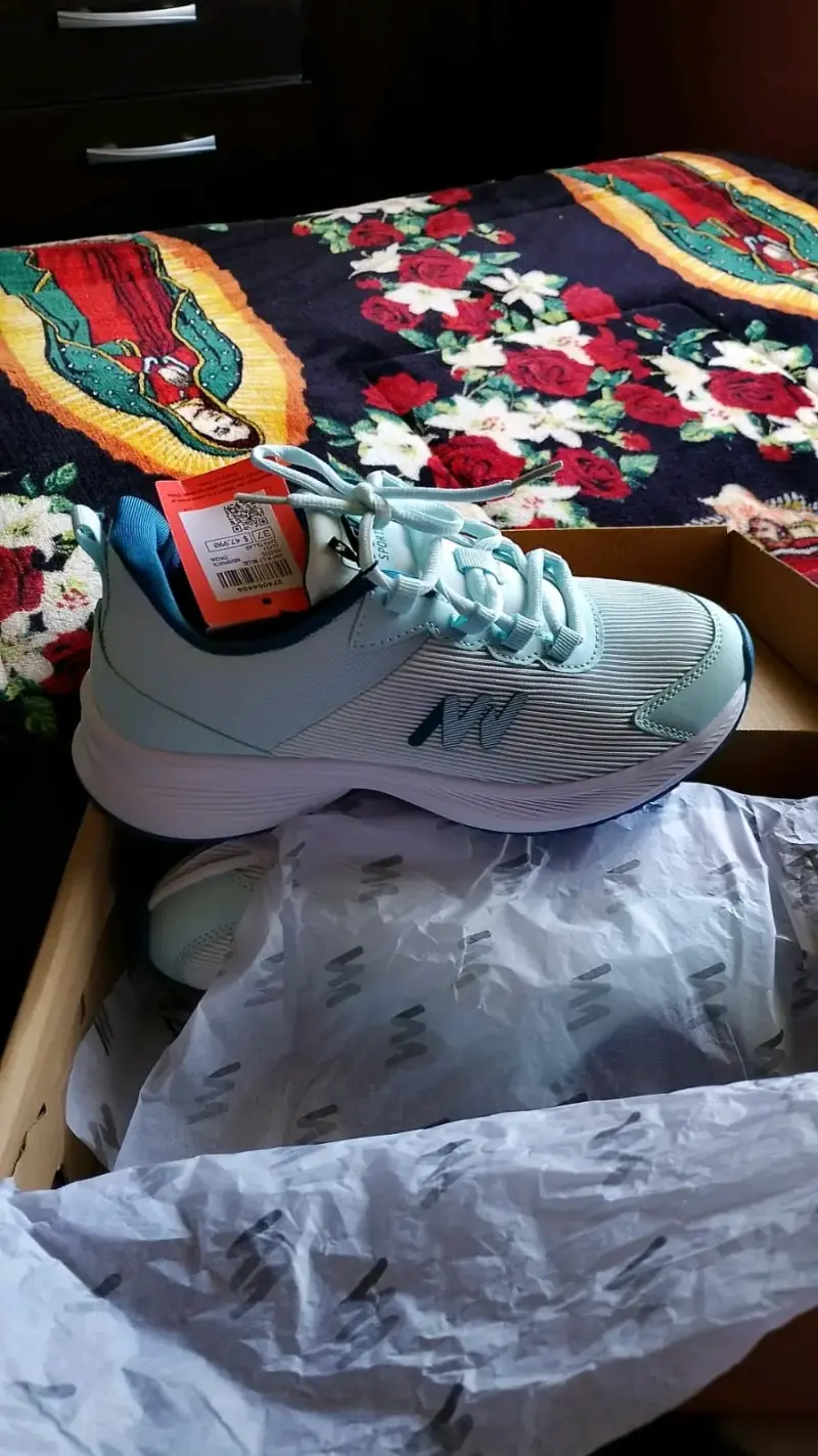 Zapatillas deportivas celestes para mujer