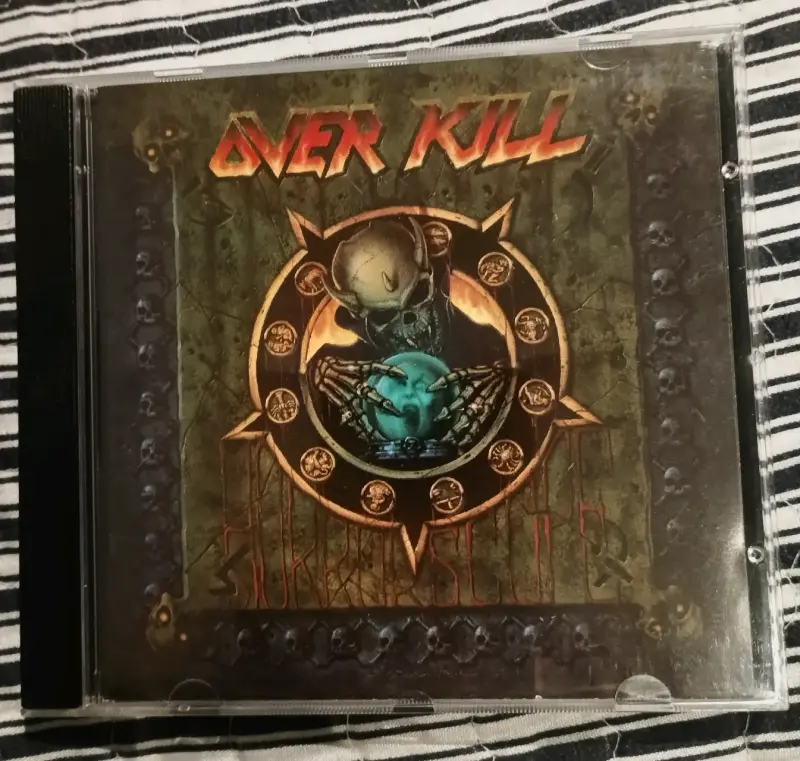 CD de música Overkill con portada llamativa