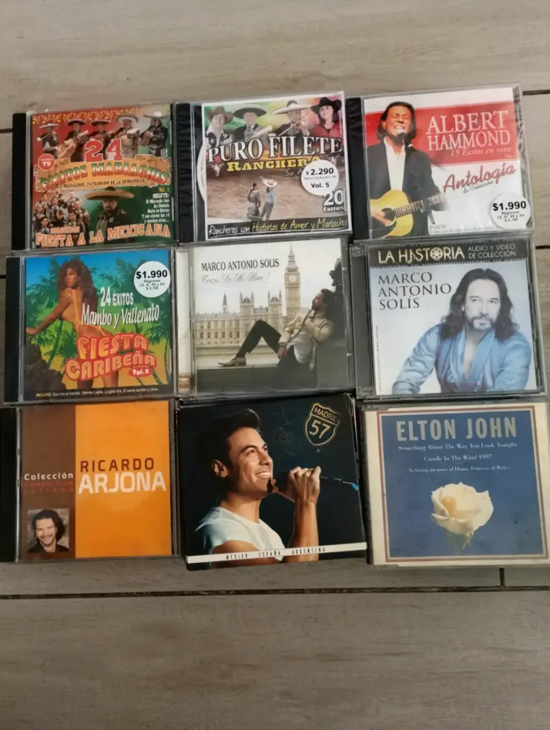 Colección de CDs de música variada