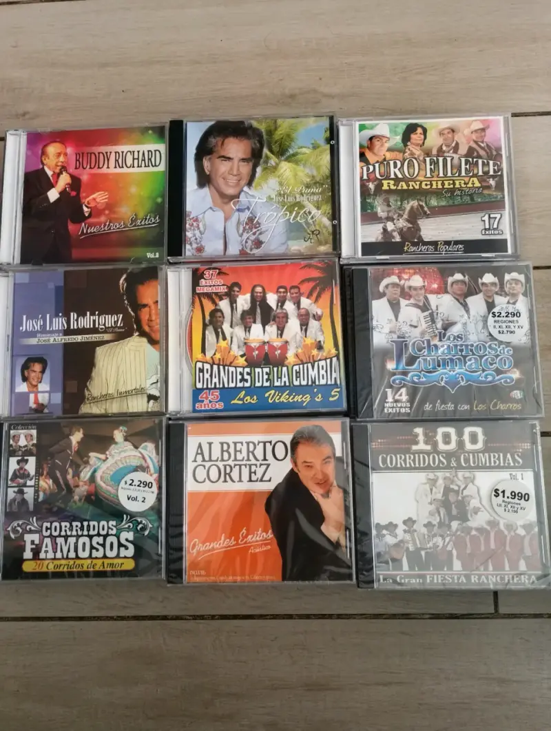 Colección de CDs de música variada