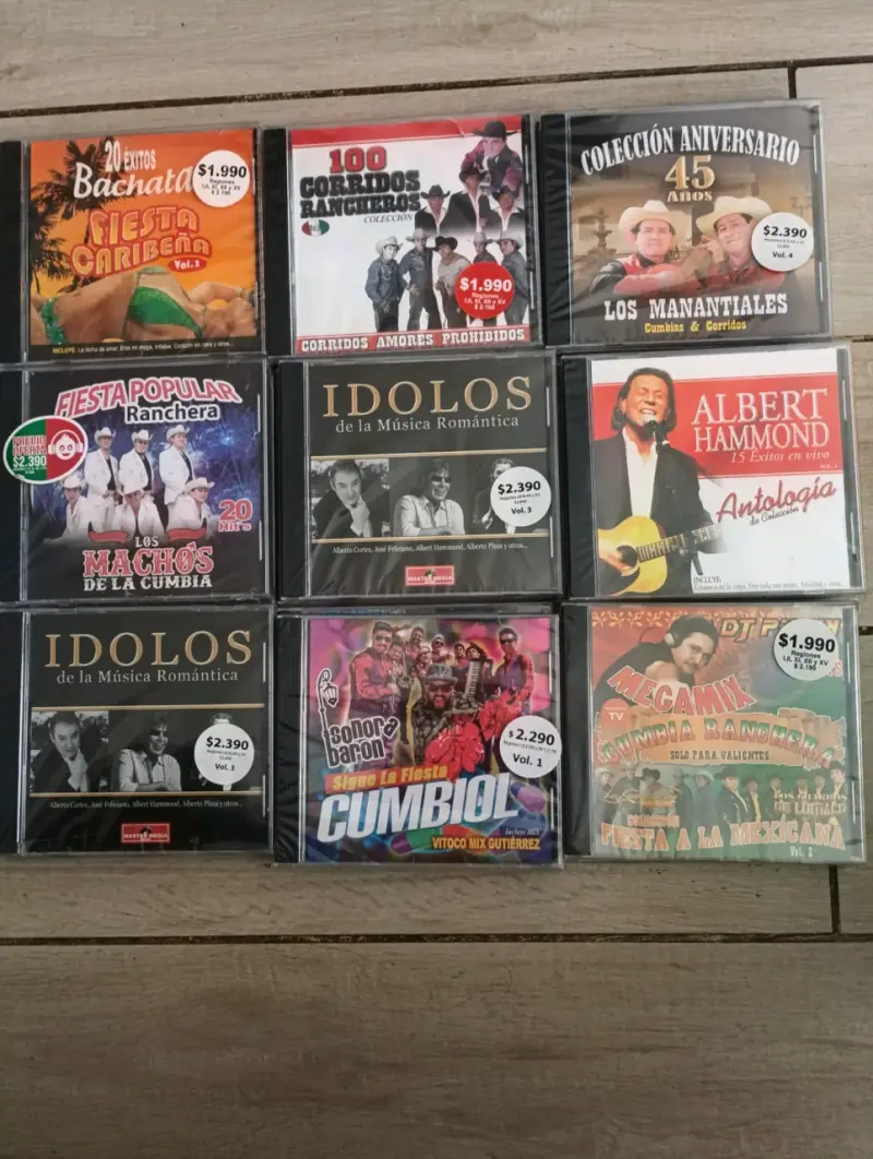 Colección de CDs de música variada