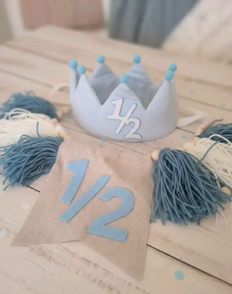 Corona de cumpleaños para bebé con banderín