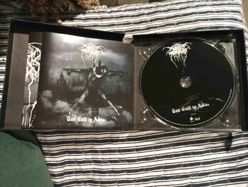 CD Darkthrone The Cult is Alive Edición Especial - 3