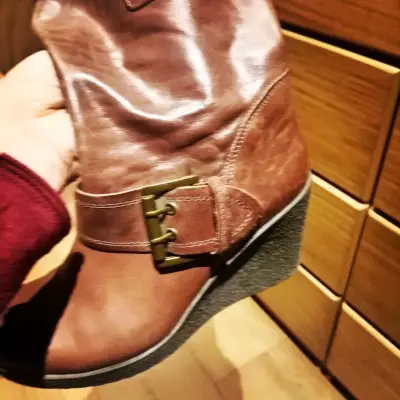 Botas de cuero marrón con tacón bajo - miniatura 3