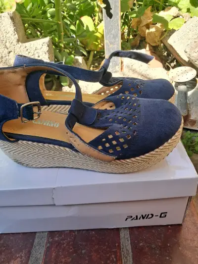 Sandalias de cuña azul marino para mujer - miniatura 2
