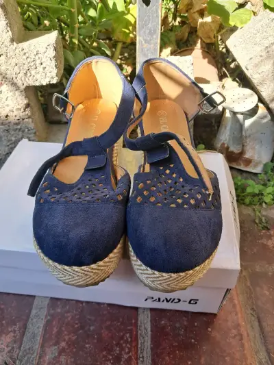 Sandalias de cuña azul marino para mujer - miniatura 3