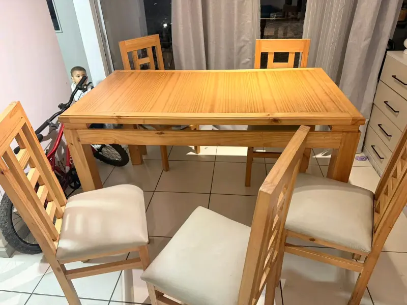 Juego de comedor de madera con 6 sillas - 1