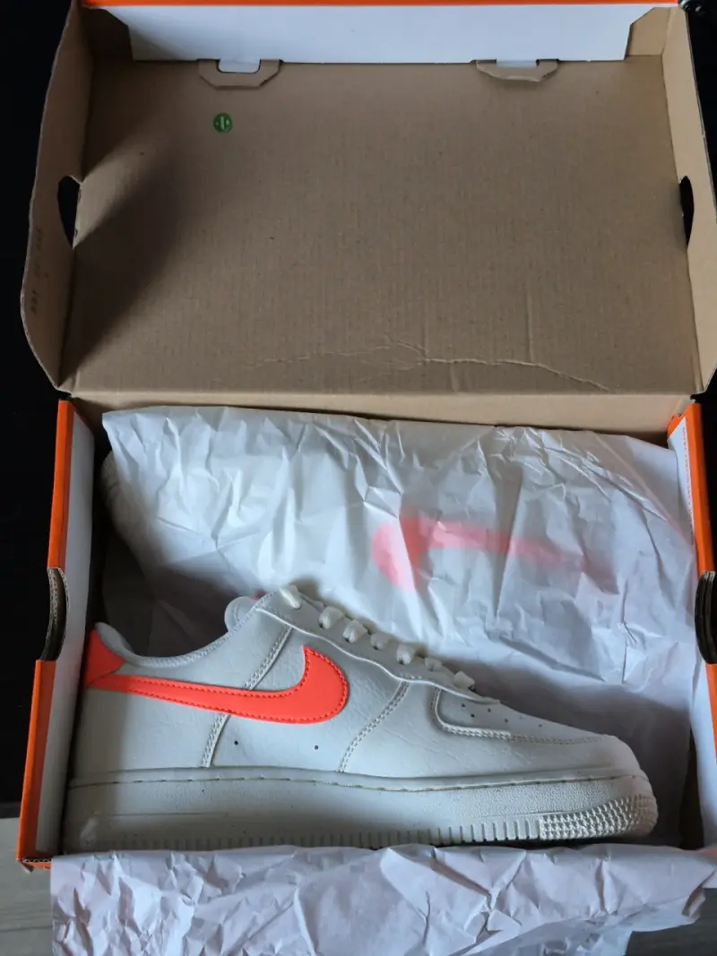 Zapatillas Nike Air Force 1 Blancas y Naranjas - 1