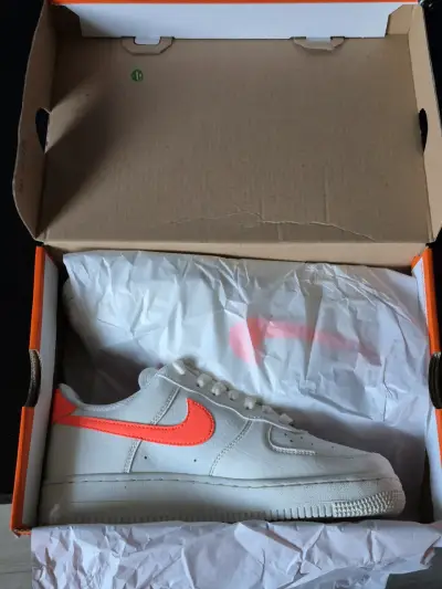 Zapatillas Nike Air Force 1 Blancas y Naranjas - miniatura 1