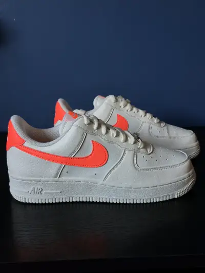 Zapatillas Nike Air Force 1 Blancas y Naranjas - miniatura 2