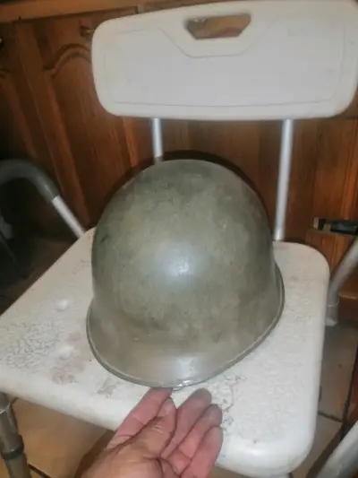 Casco militar vintage color verde - miniatura 1