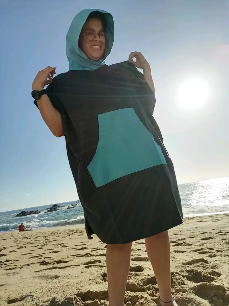 Poncho de playa unisex con capucha y bolsillo - 3
