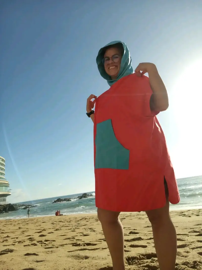 Poncho de playa unisex con capucha y bolsillo - 4