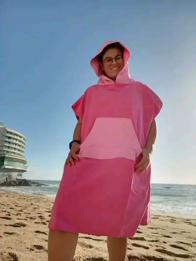 Poncho de playa unisex con capucha y bolsillo - miniatura 5