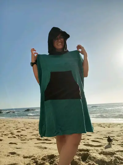 Poncho de Playa con Capucha y Bolsillo - miniatura 2