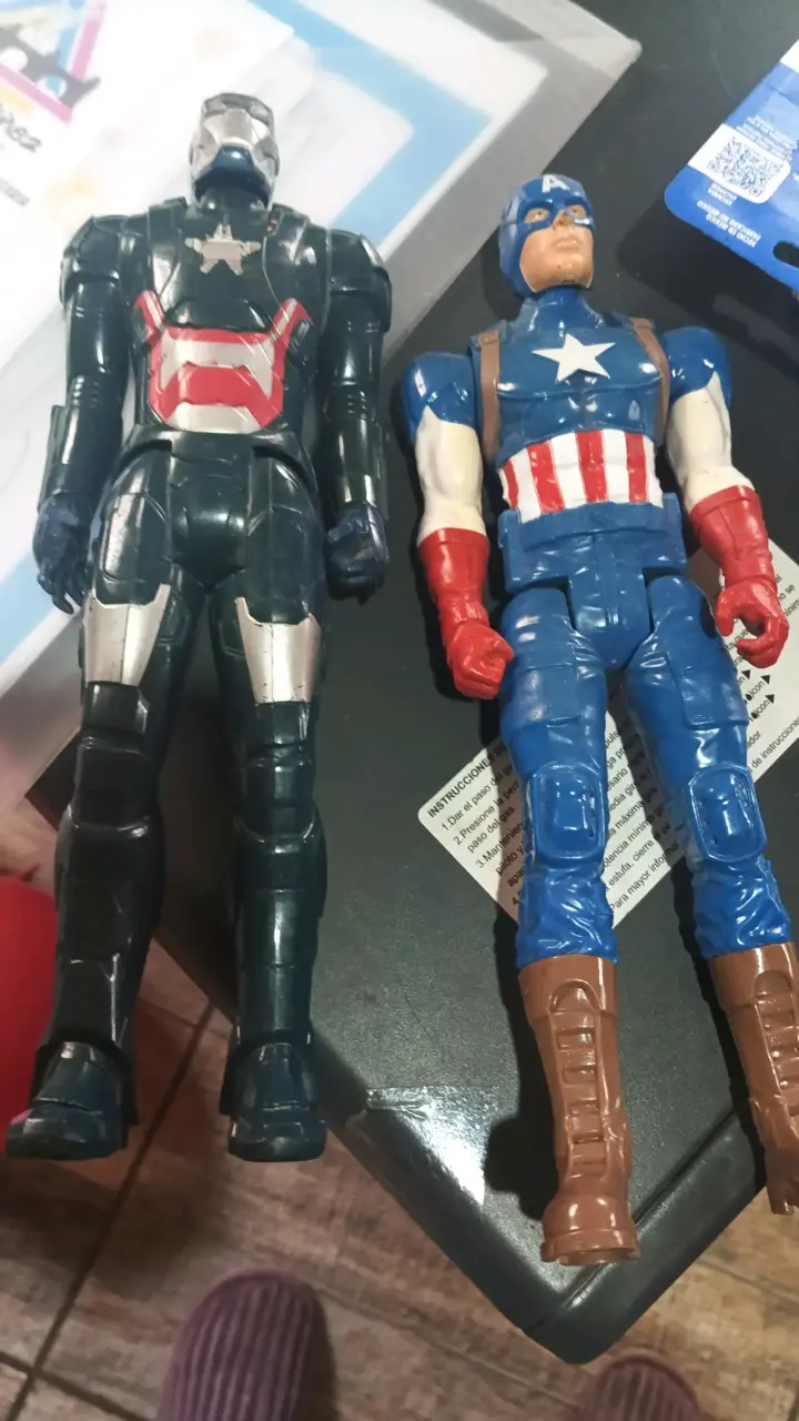 Figuras de acción Capitán América y Iron Man