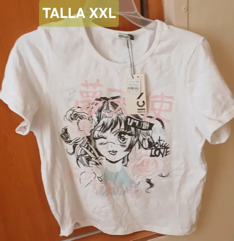 Polera blanca con diseño estilo anime talla XXL