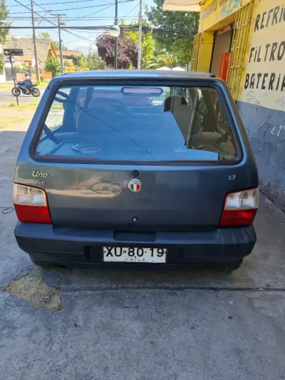 Auto Fiat Uno Fire en buen estado - miniatura 4
