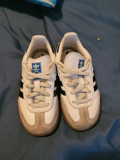 Zapatillas Adidas blancas para niños talla 23 - miniatura 2
