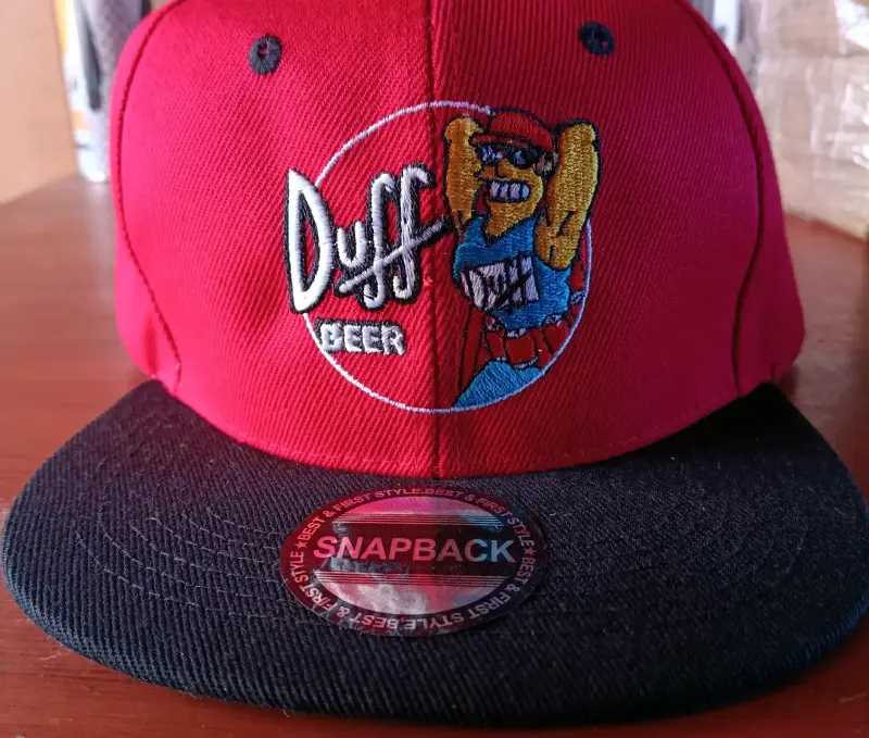 Gorra Snapback Duff Beer Roja y Negra
