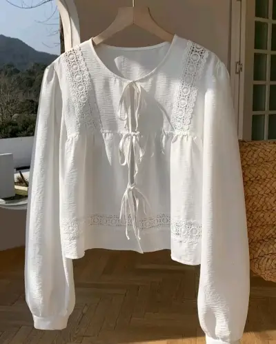 Blusa Blanca con Encaje y Lazos Talla M - miniatura 1