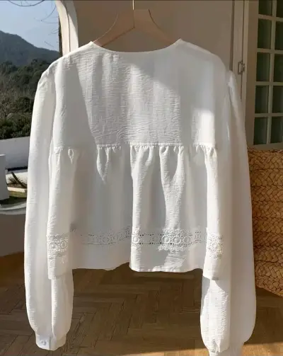 Blusa Blanca con Encaje y Lazos Talla M - miniatura 2