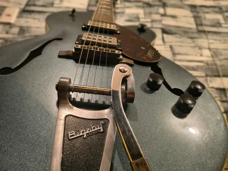 Guitarra eléctrica Gretsch con Bigsby - 3