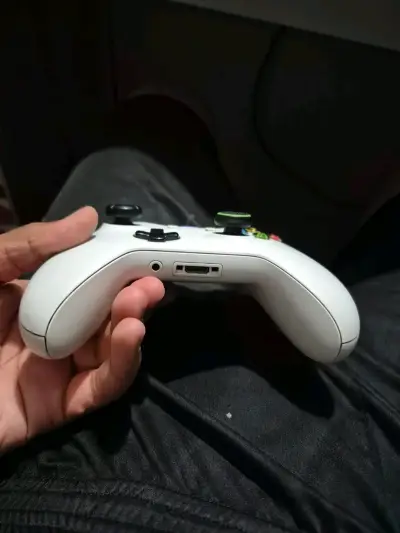 Consola Xbox One S 512g con mando - miniatura 2