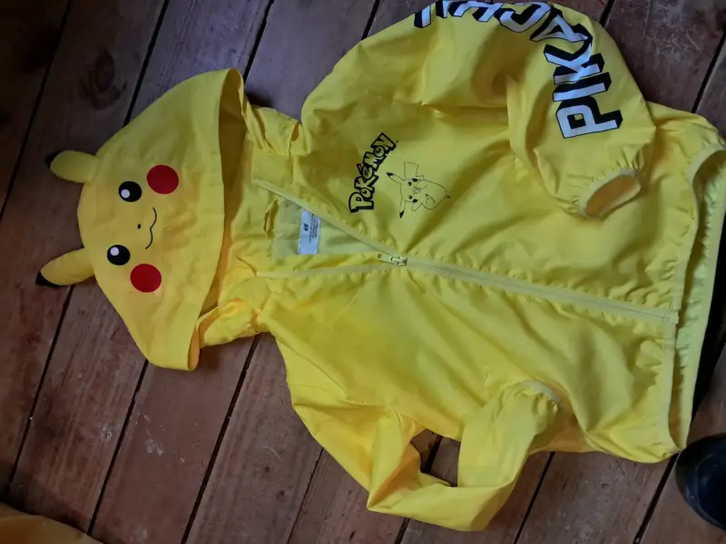 Chaqueta amarilla Pikachu para niños - 4
