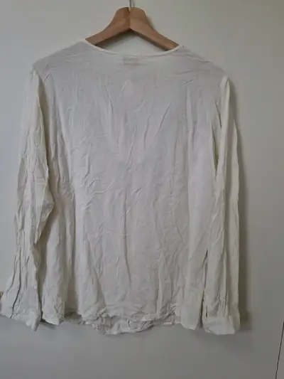 Blusa bordada blanca con diseño étnico - miniatura 3