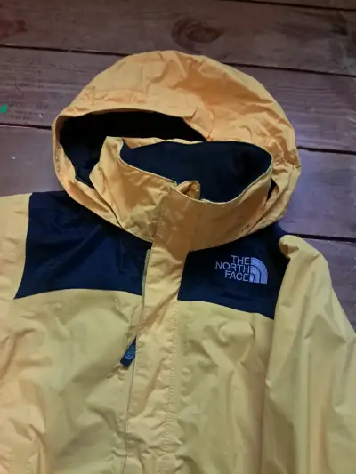 Chaqueta impermeable amarilla The North Face - miniatura 3