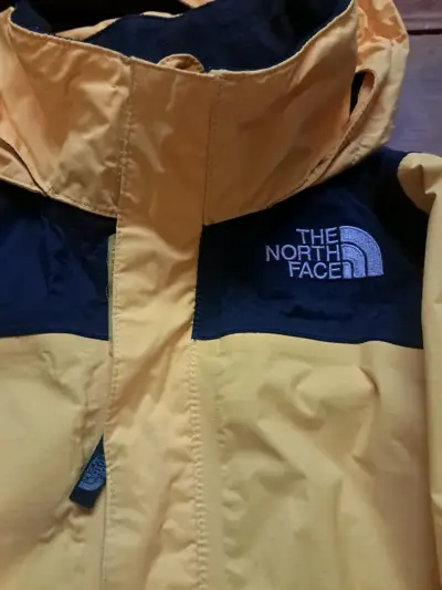 Chaqueta impermeable amarilla The North Face - miniatura 4