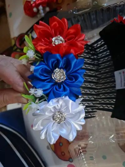 Peineta de Flores de Tela Multicolor - miniatura 2